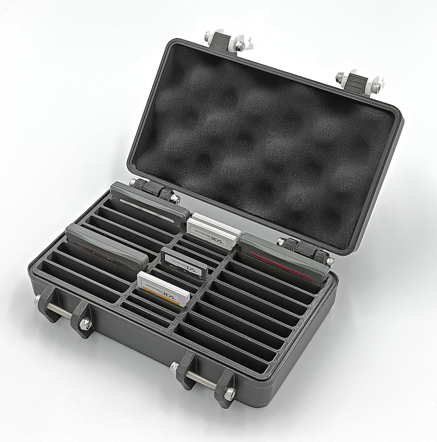 Rugged Protective Carrying Case for Game Boy Advance, DS, 3DS Cartridges - Holds 32 Games image number 3