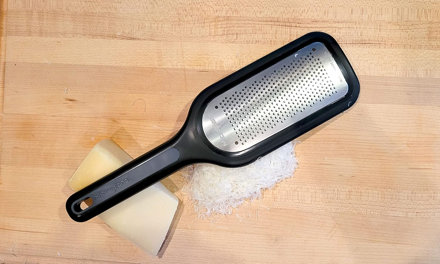 Microplane Select Series Fine Grater - Premium Stainless Steel Blade, Photo-Etched Technology for Razor-Sharp Precision, Non-Slip TPE Handle, Comfortable Grip, Fade-Proof Surface - Black