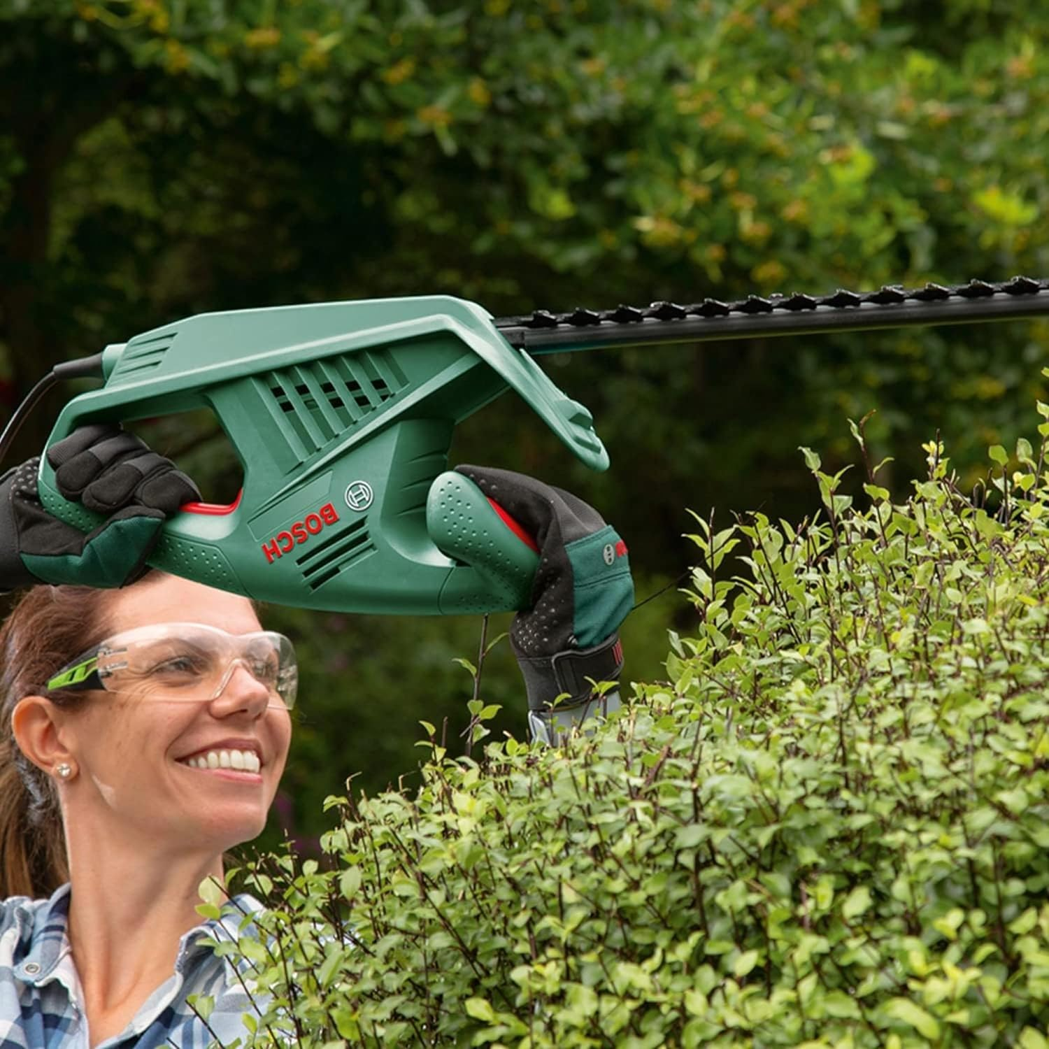 Bosch Home & Garden 450W Corded Electric Garden Hedge Trimmer, 550 Mm Blade (Easyhedgecut 55). Made in Europe