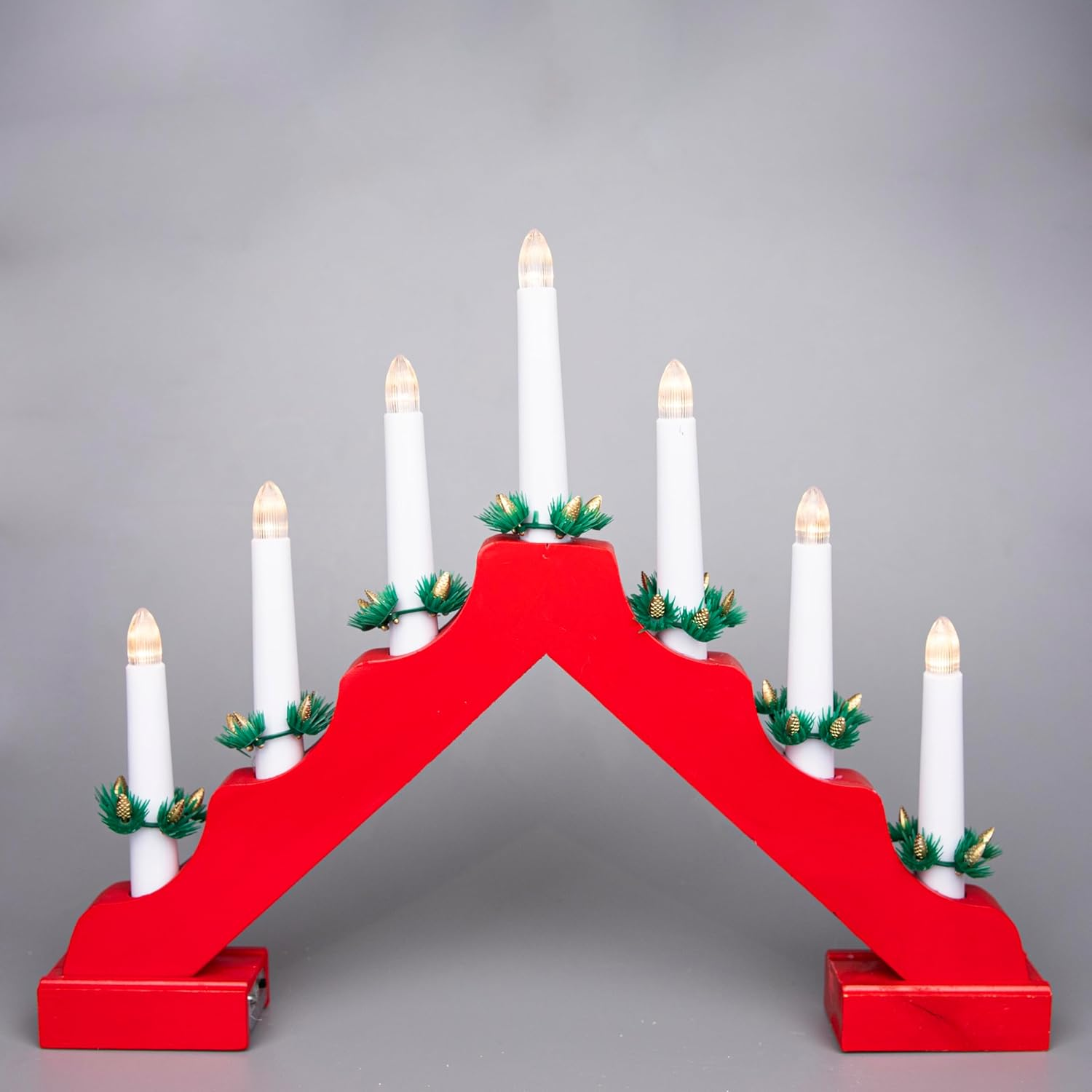 SHATCHI Traditional Wooden Pre-Lit Red Candle Bridge Light 7 Leds Bulbs - Battery Powered - Window Christmas Tree Home Office Desk Light Holiday Xmas Festive Decoration
