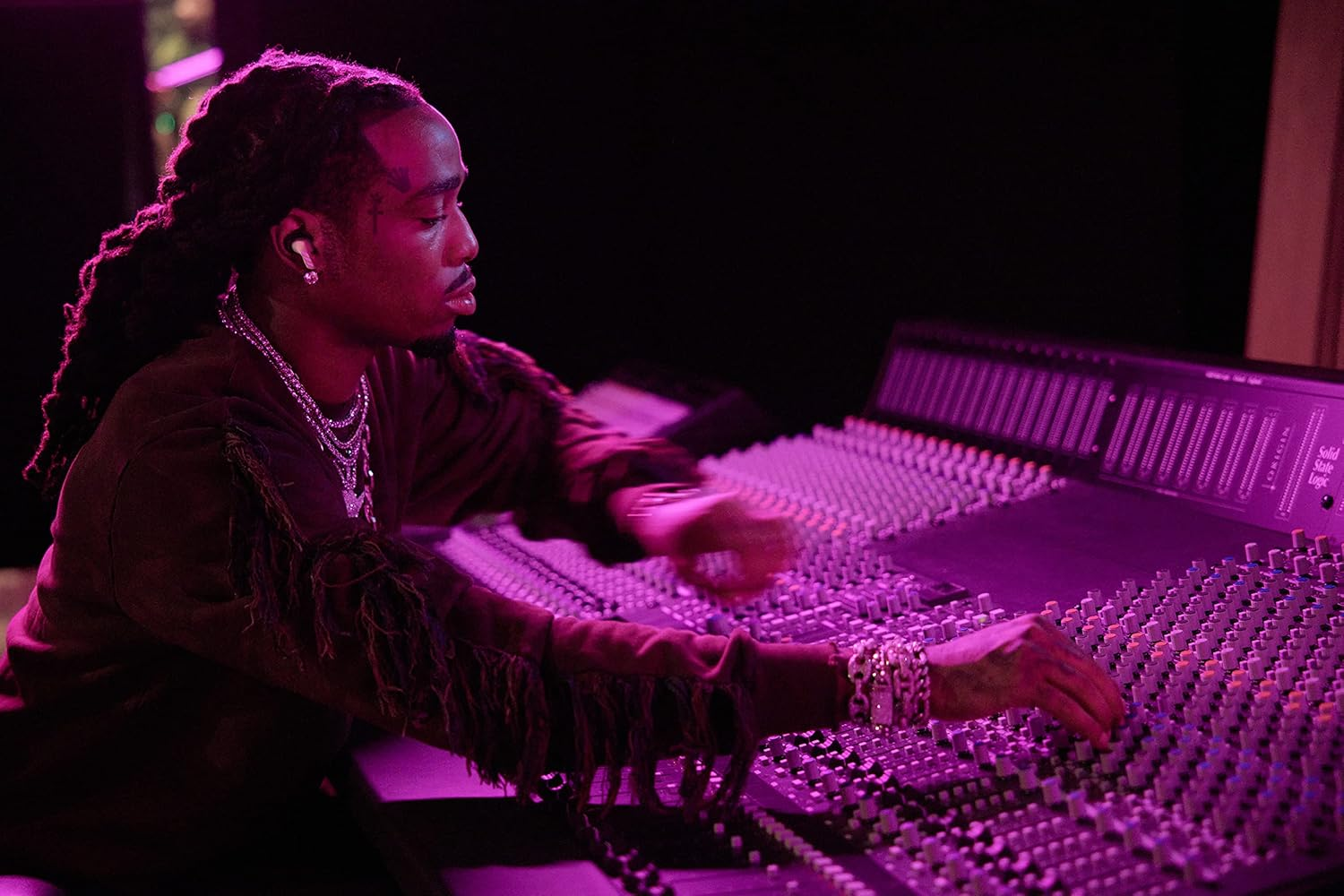 Adidas Z.N.E 01 ANC True Wireless Earbuds, Light Grey image number 4