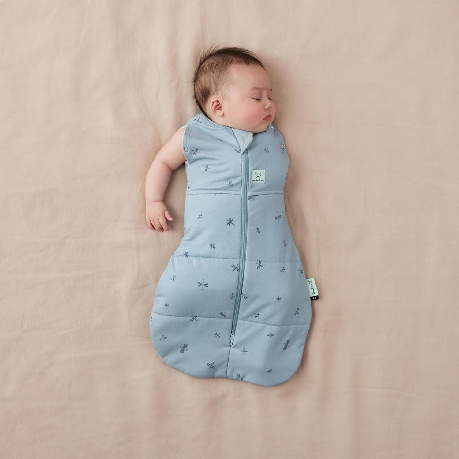 Ergopouch 2.5 TOG Cocoon Swaddle, 6-12 Months &ndash; Dragonflies Print &ndash; Organic Cotton Swaddle & Sleeping Bag in One &ndash; Arms In/Out &ndash; Easy-To-Use Two-Way Zipper &ndash; Designed for Safety & Comfort image number 1