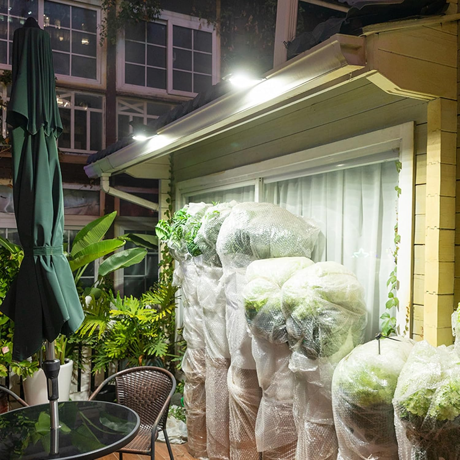 Clip on Solar Motion Sensor Lights Outdoor, IP65 Waterproof Solar Lights Outdoor Clip Solar Motion Light, Portable Solar Powered Security Light, Emergency Lighting (White Light)