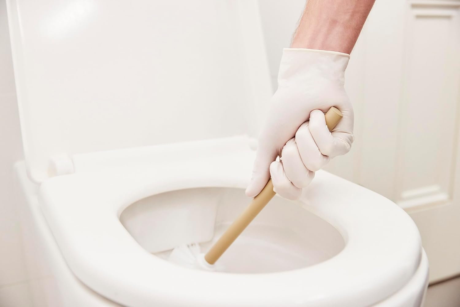 Vileda Ansell Handy Clean Disposable Latex Gloves | Powder Free | Sensitive Touch | Multi-Purpose Disposable Gloves - Perfect for Safe, Hygienic and Versatile Use | Box of 100 | Size Medium/Large image number 4