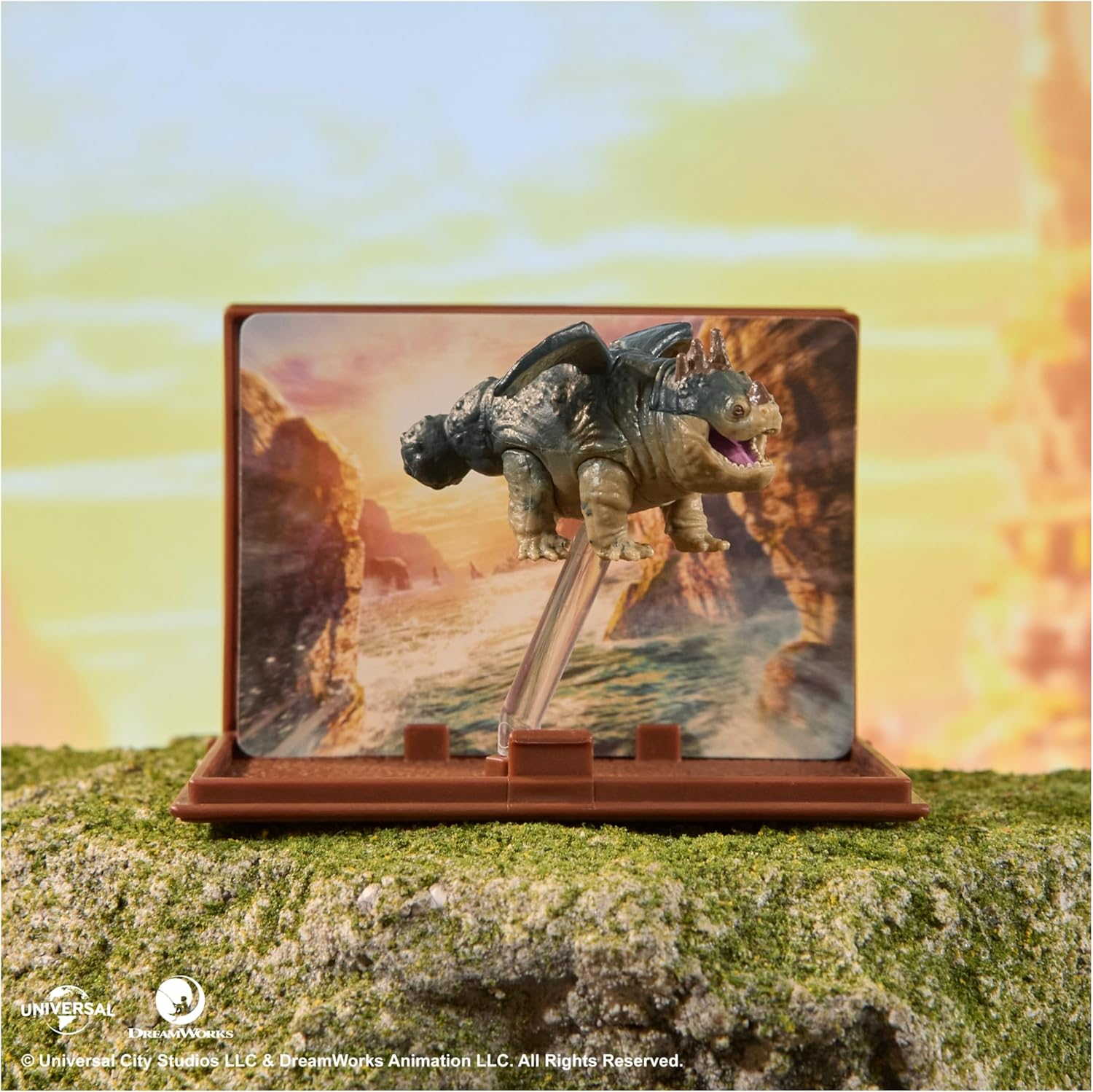 Dreamworks Dragons, How to Train Your Dragon, World of Berk: Book of Dragons, Collectible Dragon & Card with Display Stand for Ages 4 and up (Styles May Vary) image number 3