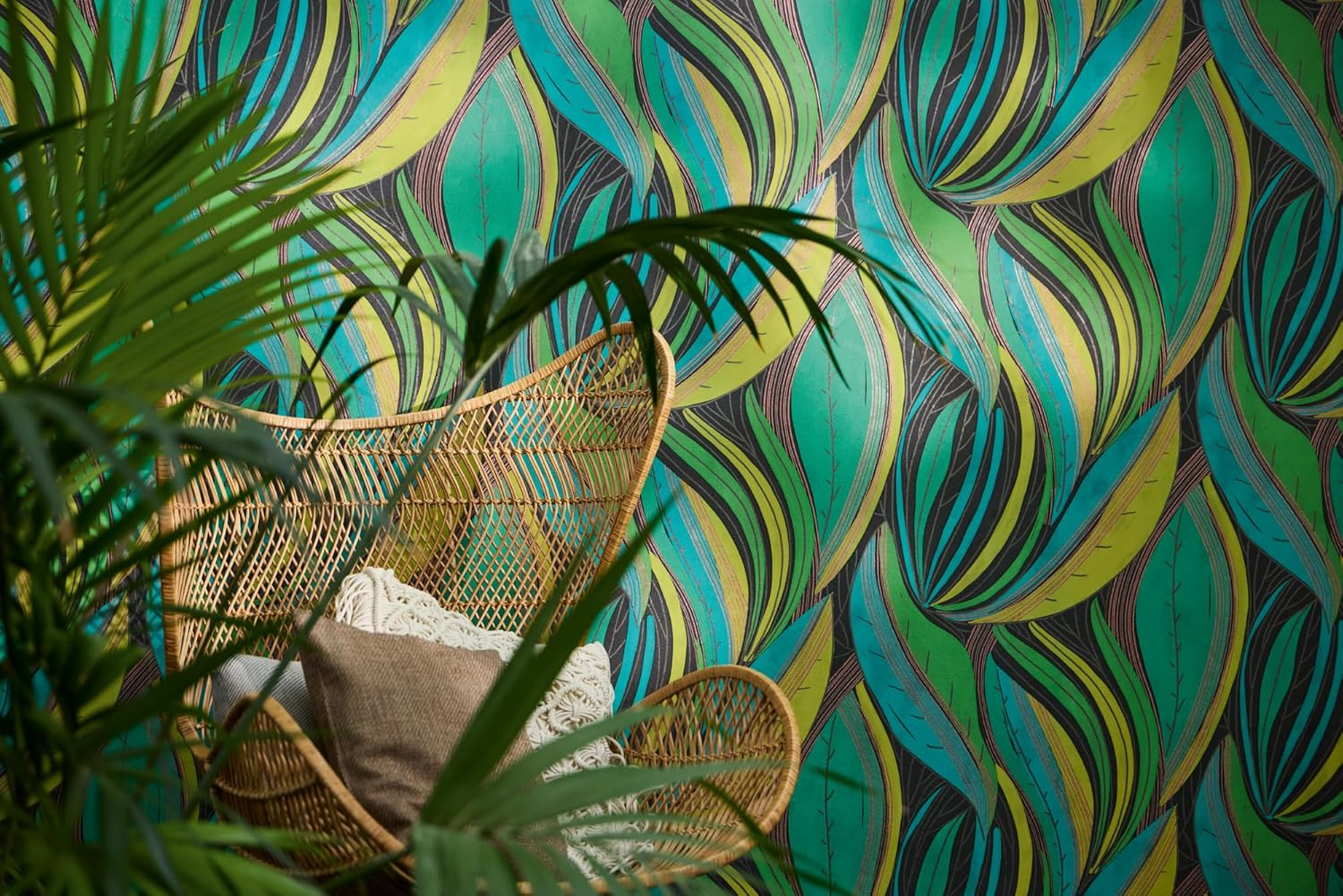 A.S. Cr&eacute;ation Livingwalls Hot Spots Motif Wallpaper 10.05 M X 0.53 M with Leaf Pattern - Green, Yellow, Turquoise, Metallic - Non-Woven Wallpaper, Wall Decoration in Tropical Style, Made in Germany - Cream, Beige, Blue, Green image number 7