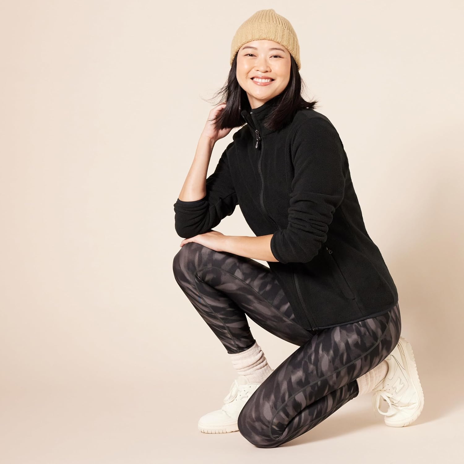 Amazon Essentials Women'S Classic-Fit Long-Sleeve Full-Zip Polar Soft Fleece Jacket (Available in plus Size), Black, Large image number 1