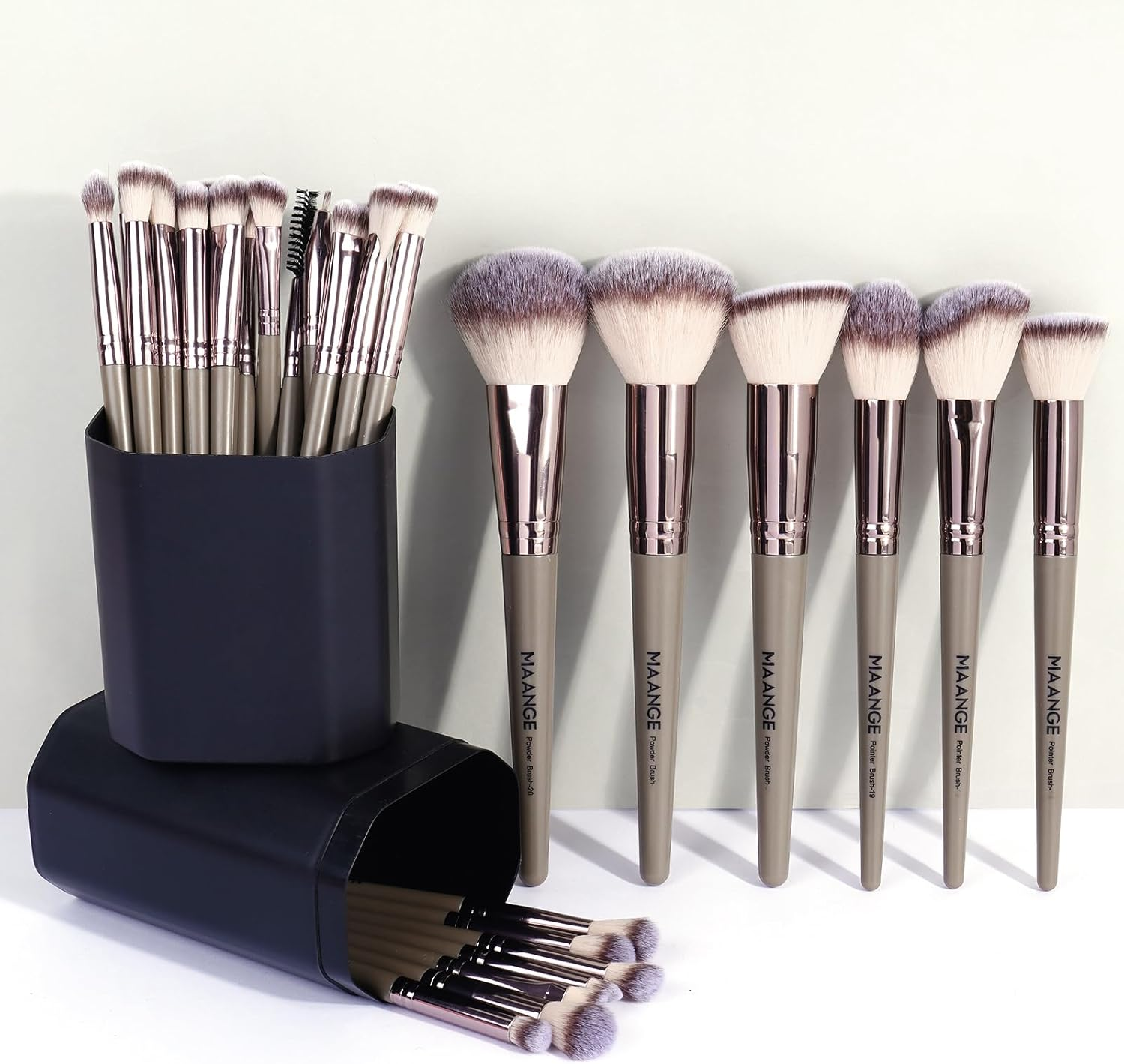 MAANGE 30 Pcs Professional Makeup Brushes with Case, Premium Synthetic Face Foundation Powder Blush Eyeshadow Blending Eye Brush Set Travel Makeup Brushes Set (Champagne)