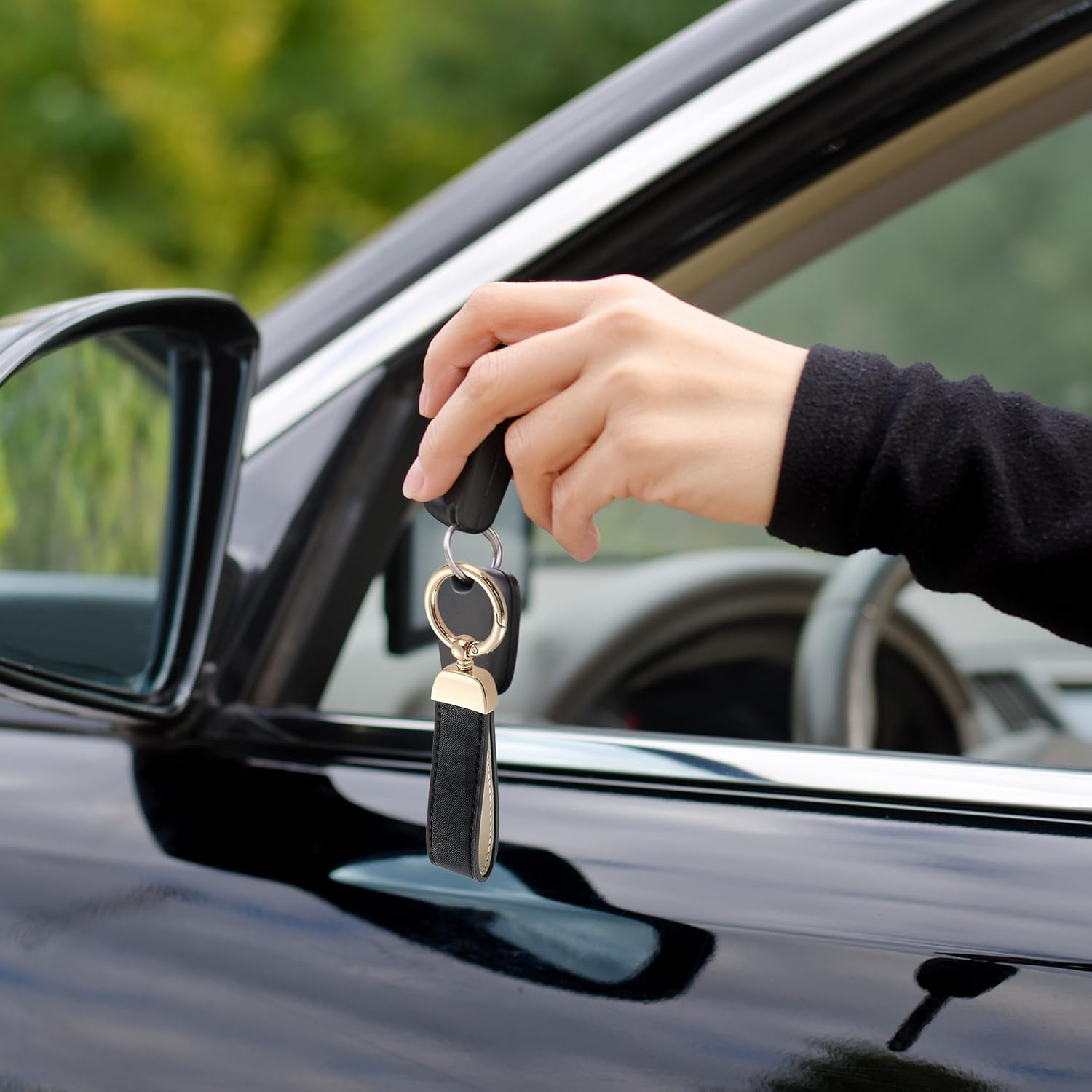 Premium Leather Keychain with Key Ring, Universal Car Key Holder for Men & Women, Genuine Leather Wristlet Key Fob Chain with Anti-Lost D-Ring, 4 Key Rings & 2 Mini Screwdriver image number 5