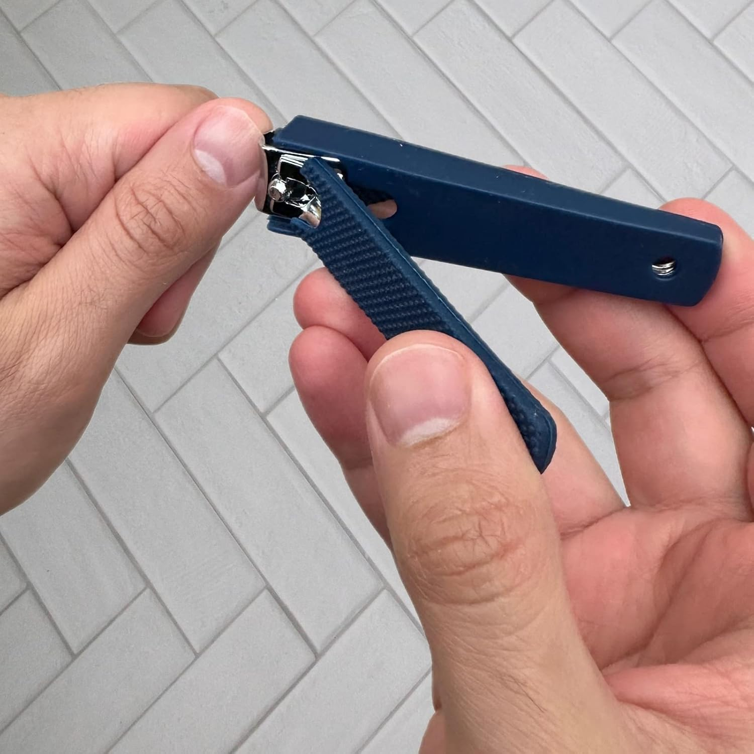 1 Comfort Hold Navy Large Nail Clippers Non-Slip Sure Grip Clipping Removable Catcher Toenails Fingernails Cutter Ultra Sharp Trimmer Stainless Steel Men Women Arthritis Unsteady Hands image number 3