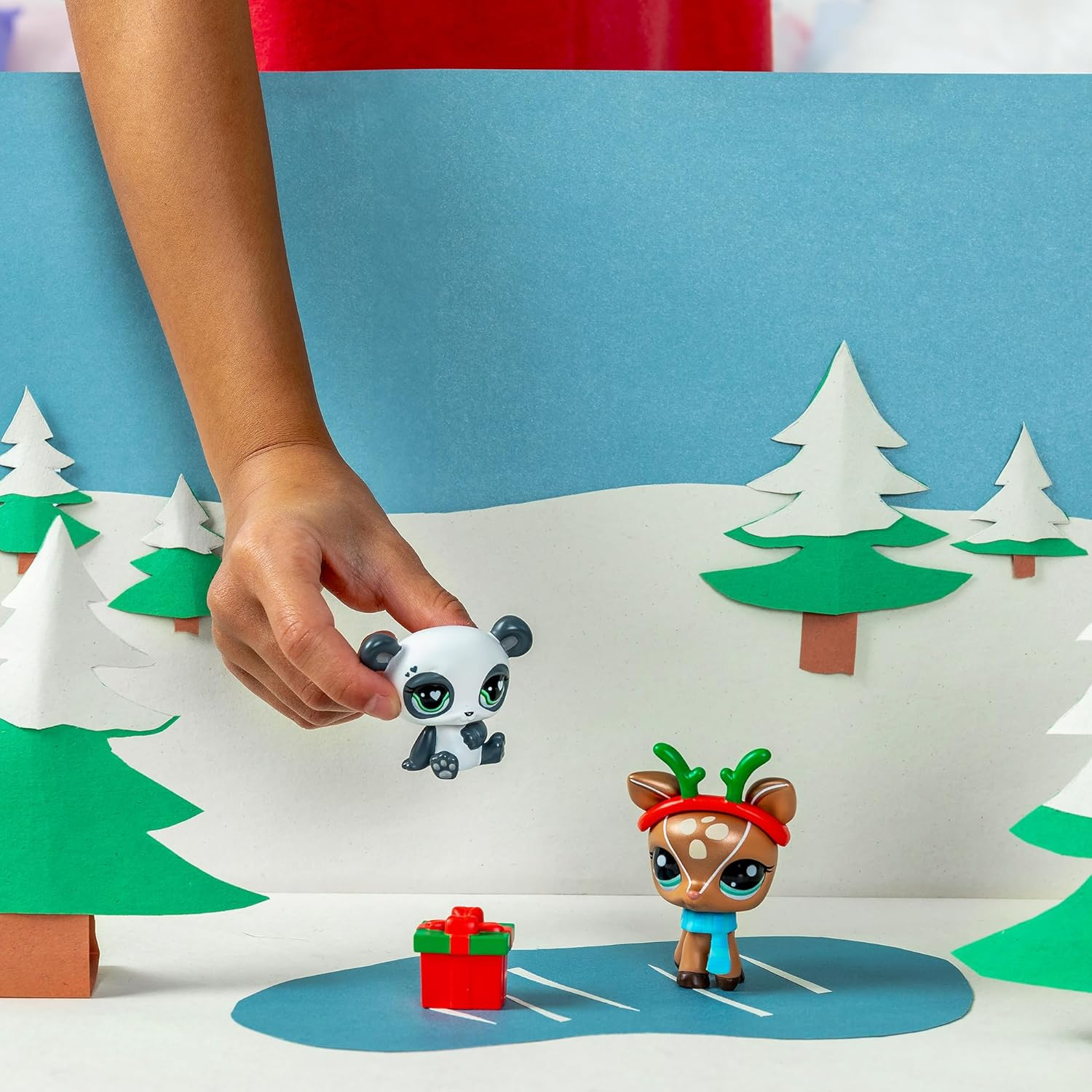 Littlest Pet Shop- Pet Pairs Winter Pals (Holiday Edition) image number 2