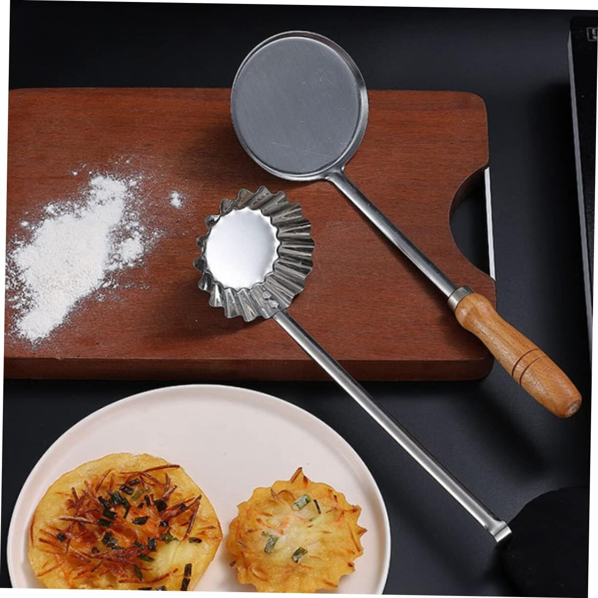 STOBAZA Flat Frying Spoon Stainless Steel with Long Wooden Handle, Small round Edge Oil Dumpling Mold Tool for Home Cooking and Deep Frying, Heat Resistant Kitchen Utensil for Pancakes and Pastries image number 3