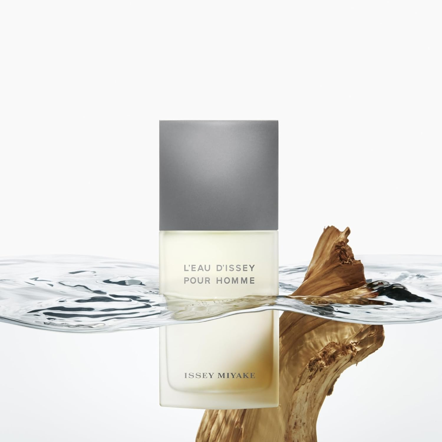 Issey Miyake - L'Eau D'Issey Pour Homme Shower Gel - Fresh Spicy and Woody Shower Gel for Men with Yuzu Accord, Nutmeg & Sandalwood image number 2