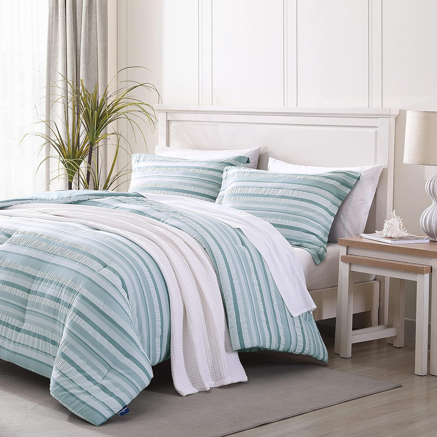 Tommy Bahama - King Duvet Cover Set, Cotton Bedding with Matching Shams & Button Closure, All Season Home Decor (Clearwater Cay Blue,3Pieces, King) image number 5