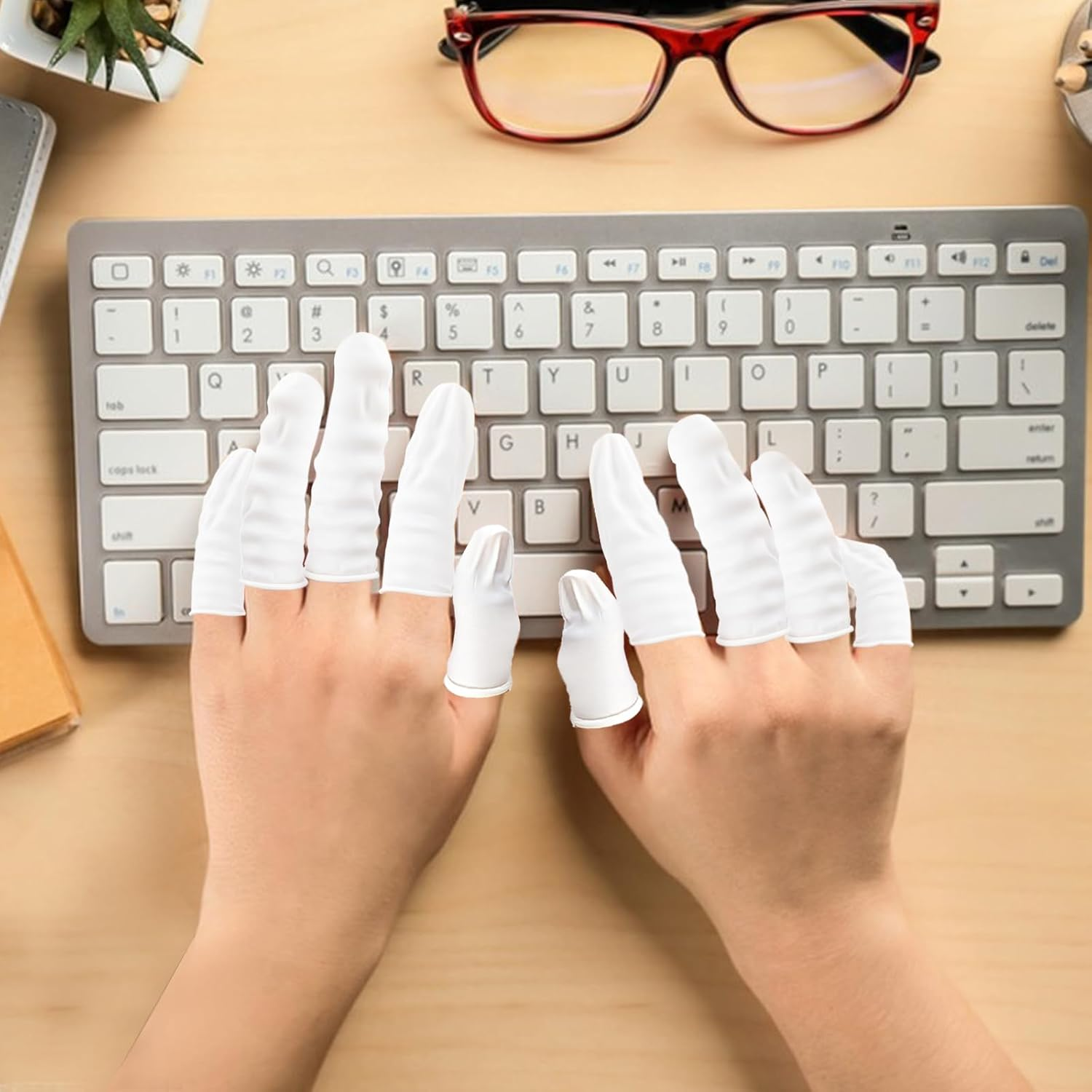 (Approx 300 Pcs) Finger Covers,Latex Finger Covers Disposable Gloves,Thumb and Fingertip Protector Finger Glove,Suitable for Cleaning Beauty Electronic Component Repair Handmade Oroduction(Whiter) image number 1