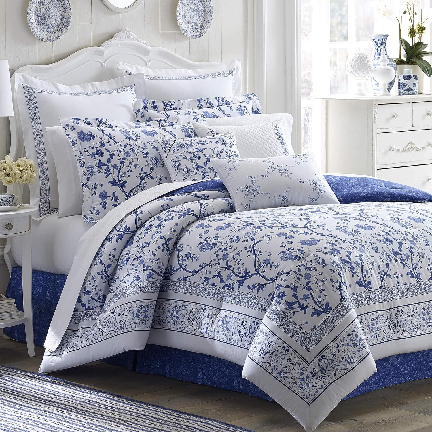 Laura Ashley Home - Euro Sham, Smooth Cotton Sham with Envelope Closure, Lightweight & Stylish Home Decor (Charlotte Blue, 26 X 26) image number 3