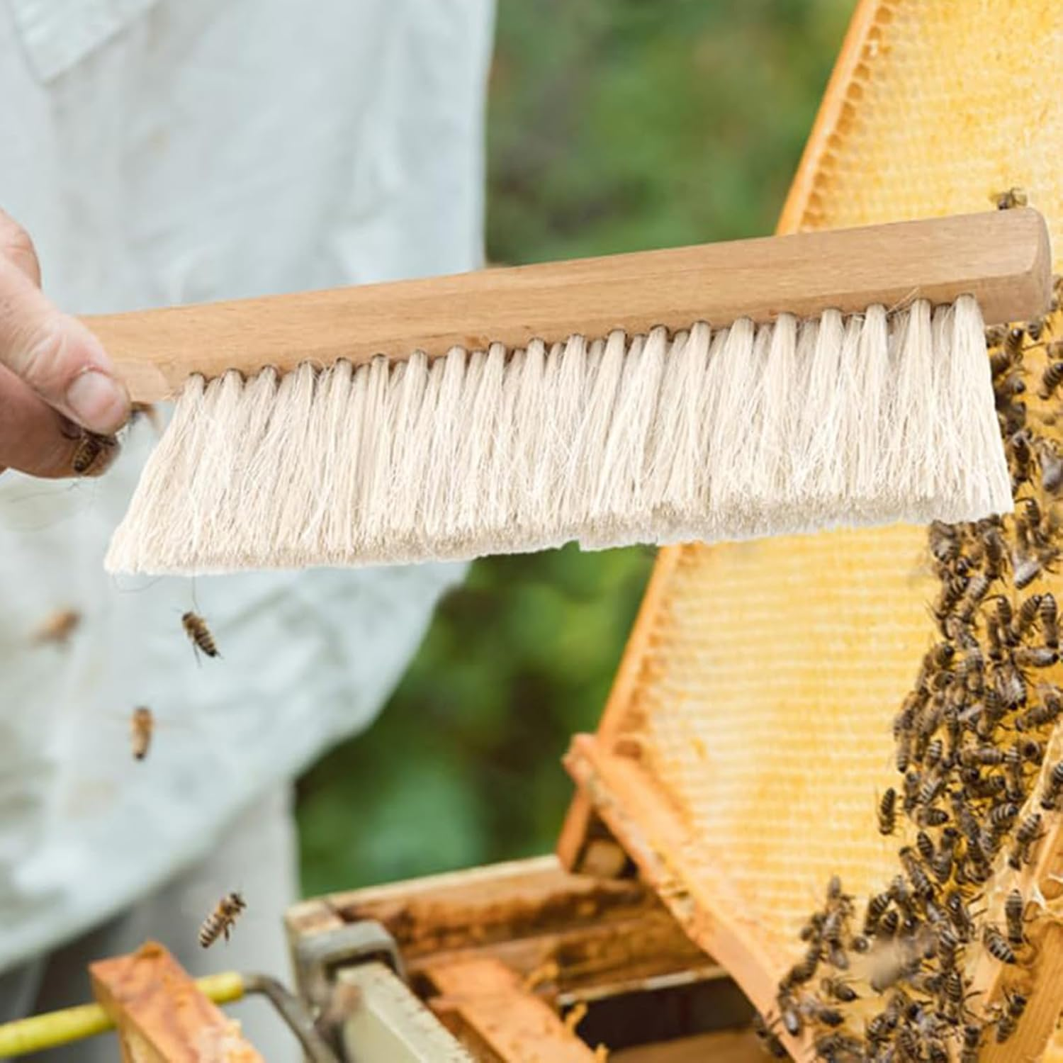 Bee Brush Beekeeping - 15.7&times;3&times;0.4 Inch Beekeeping Brush for Beekeepers,Soft Natural Horsehair Beehive Tool Honeybee Cleaning Supplies for Women Beginners Outdoor image number 6