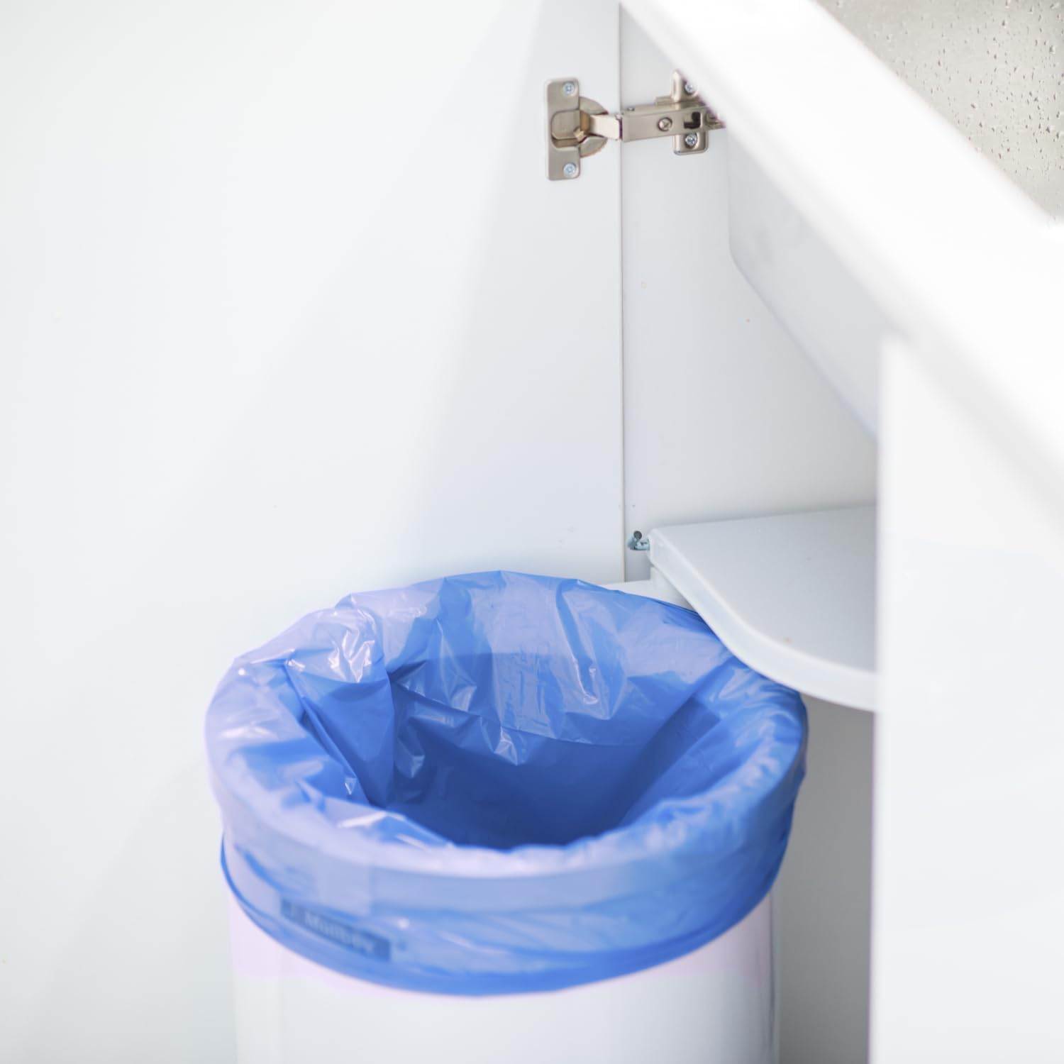 Kordis Large Adult Incontinence Disposal Bags - 3 X 50 Bags. Fragranced Nappy Sacks with Tie Handles - Disposable & Discreet. Hygienic Waste Disposal of Incontinence Pads. 150 Bag Count - 32 X 42Cm image number 5