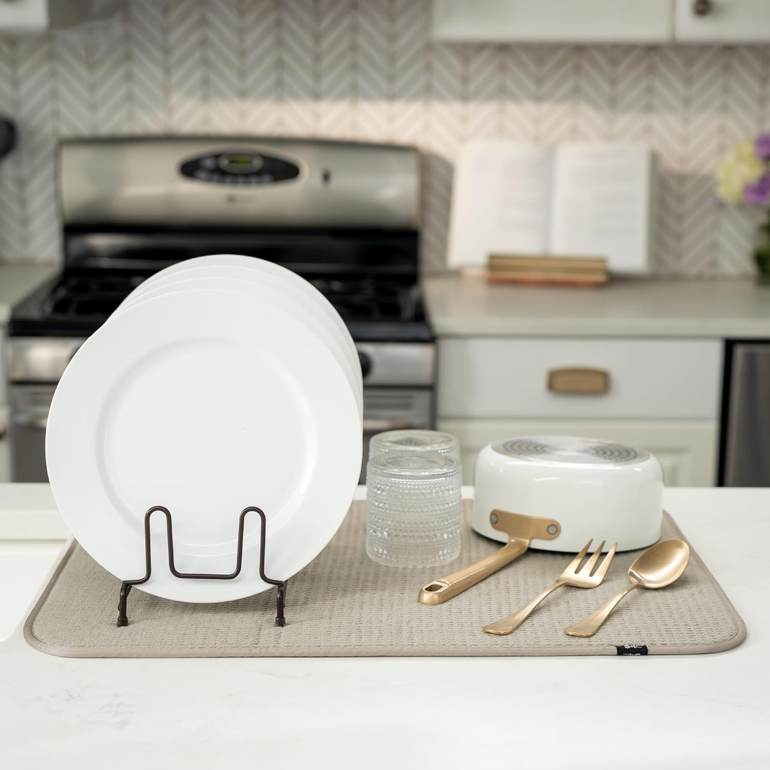 S&T INC. Dish Drying Mat XL, Highly Absorbent Microfiber Kitchen Counter Mat, Dish Drying Pad for Dishes, Utensils, Pots and Pans, Extra Large 18" X 24", Pure Cashmere image number 3