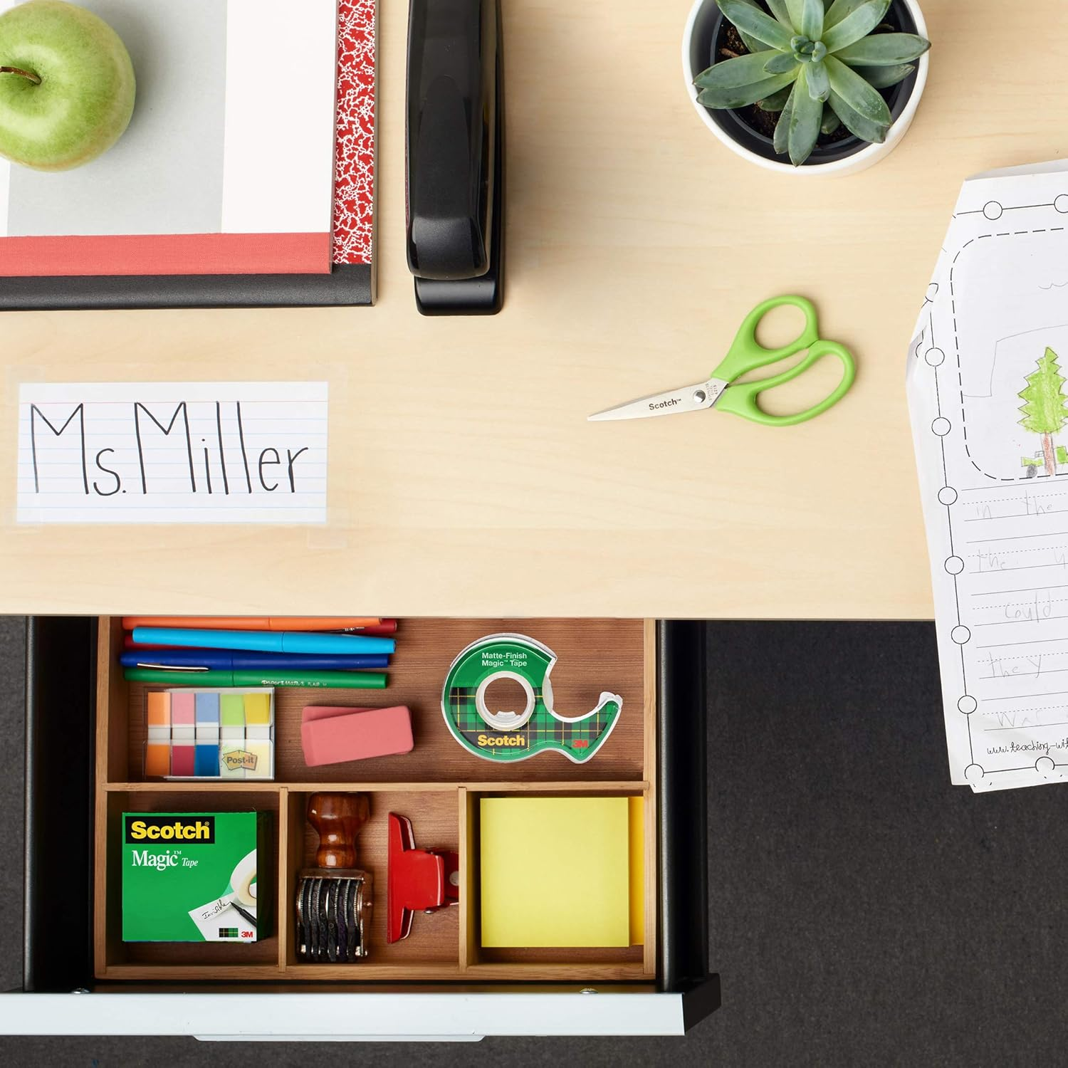 Scotch Magic Tape, 1 Roll on Handheld Dispenser, 19 Mm X 25 M - Invisible Tape, for Wrapping, Labelling Christmas Cards and Presents, Essential Christmas Supplies​ image number 6