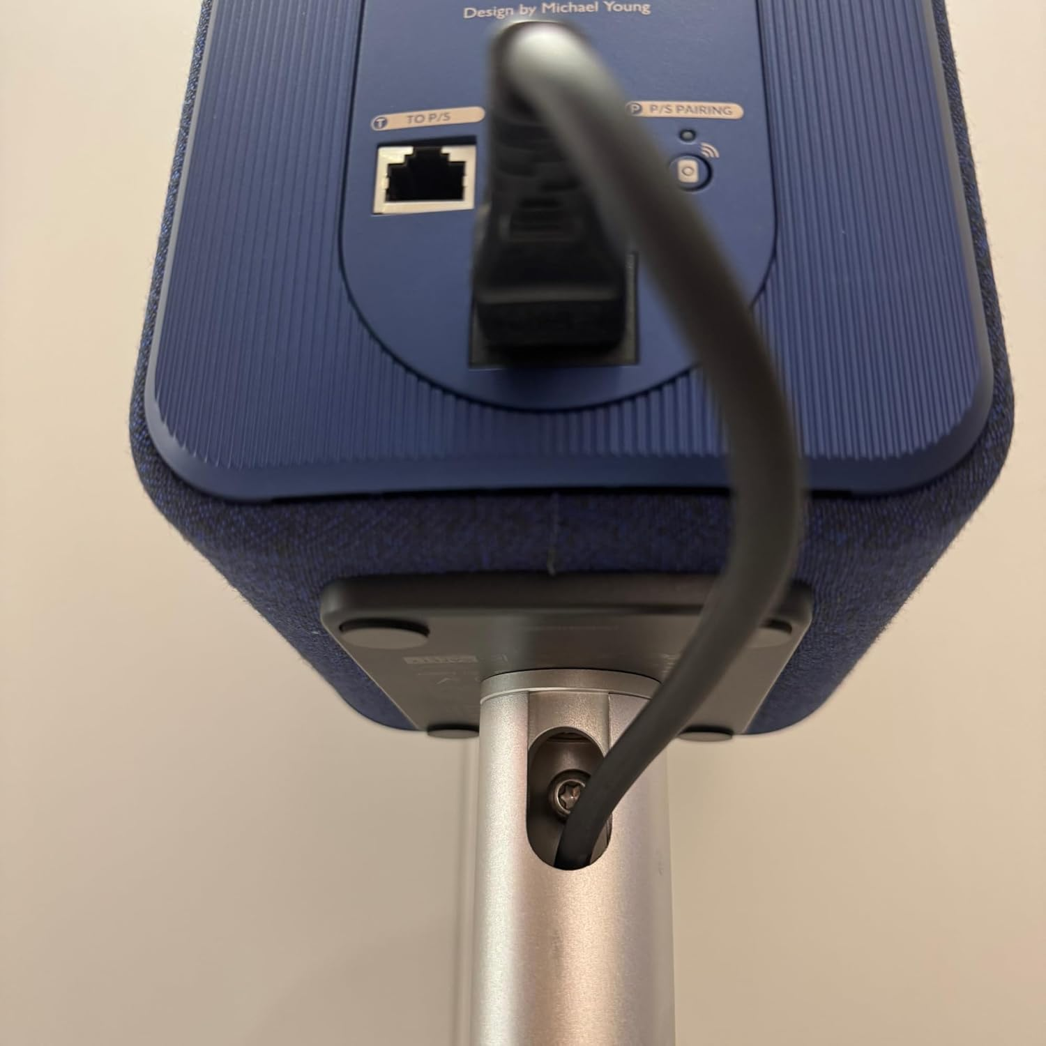 ZGOUO Aluminum Alloy Speaker Floor Stand Compatible with KEF LSX II Wireless Hifi Speaker, CNC Machined, Built-In Power Cord and Screw-Fixed Audio Design (Black Pair) - Silver Pair image number 5