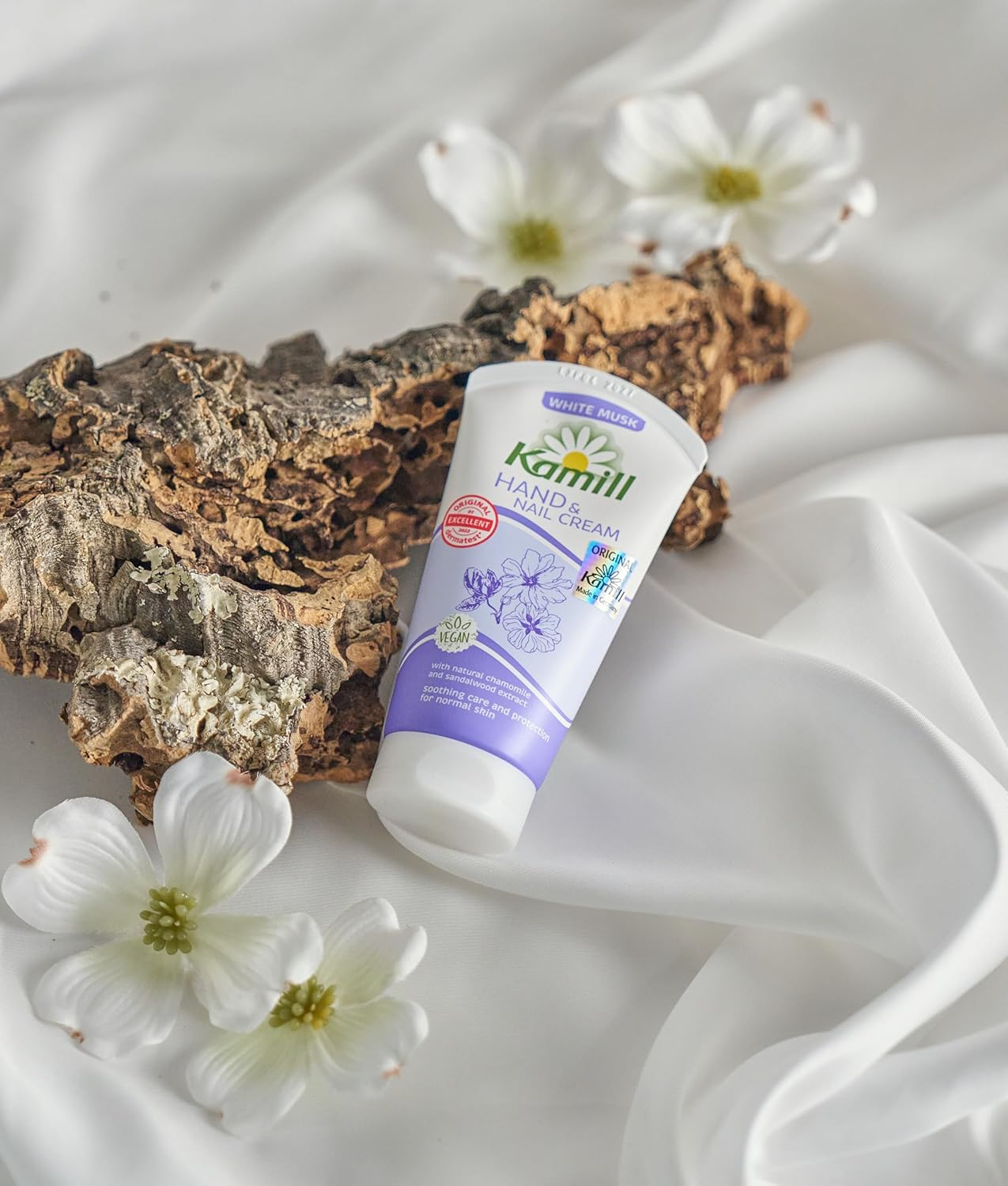 Kamill Hand & Nail Cream White Musk &ndash; Elegant Fragrance & Silky Moisture &ndash; Softening Hand Care &ndash; Fast Absorbing &ndash; Made in Germany &ndash; [75 Ml] image number 3