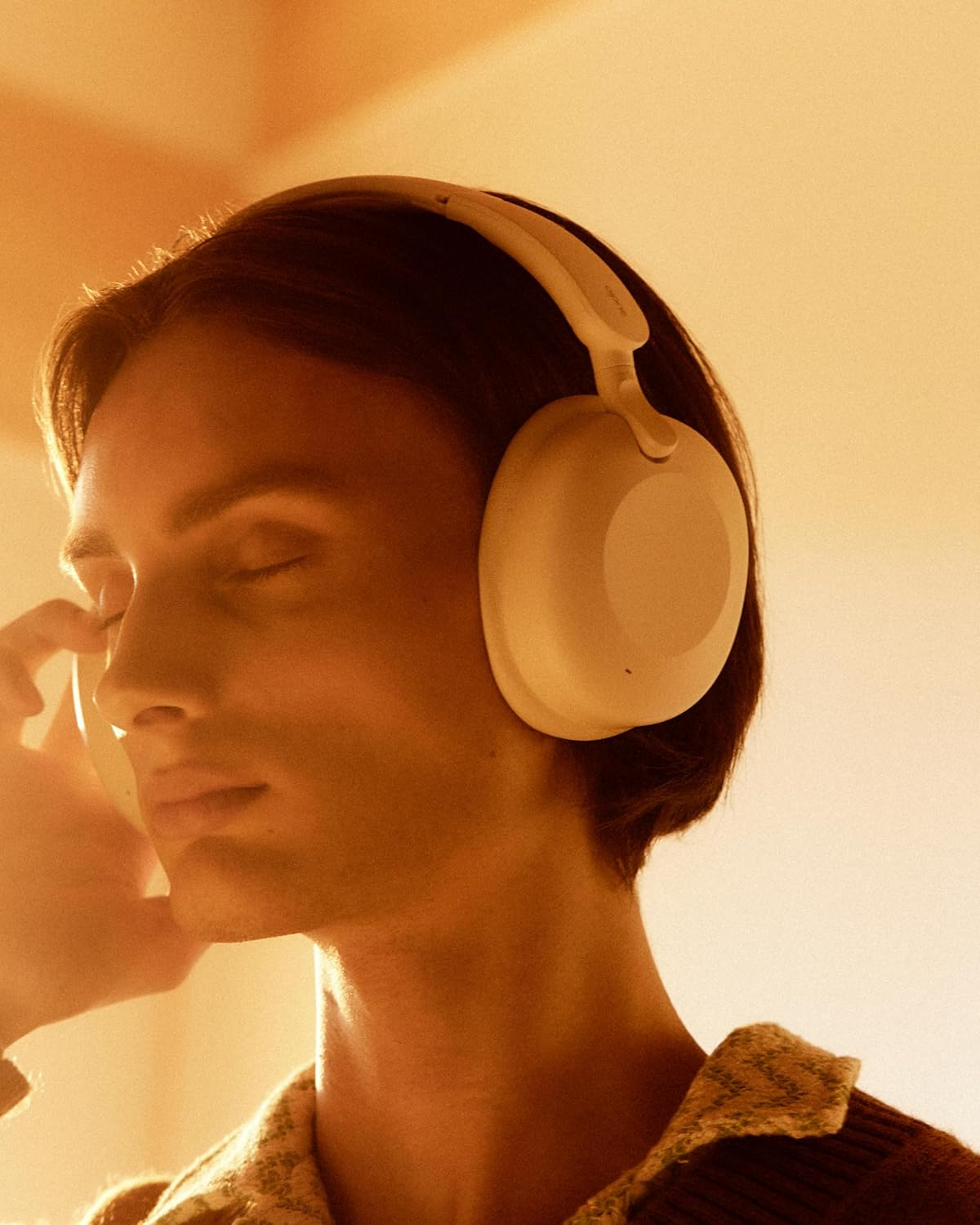 Sudio K2 White, Over-Ear Headphones, Hybrid Active Noise Cancellation, with Integrated Microphone, Charging via USB-C, up to 35 Hours Playtime, Touch Panel, Premium Crystal Sound - White image number 4