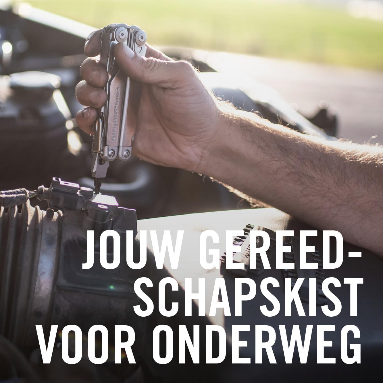 Leatherman Surge Heavy Duty Multitool with 21 Tools with Wire Cutters, Knife, Saw, Scissors - 4.5" Closed Length - Stainless Steel - Ideal for Camping, Survival Gear, Outdoor Adventures, DIY Projects image number 6