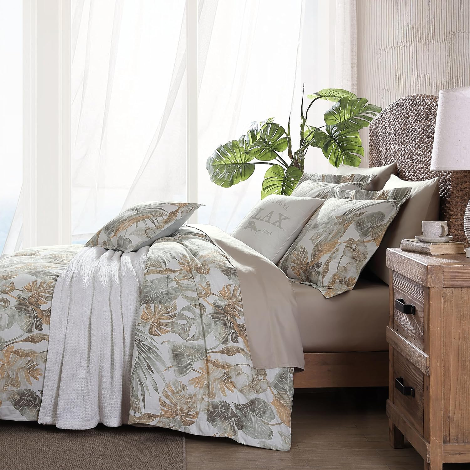 Tommy Bahama - Queen Duvet Cover Set, Soft Cotton Bedding with Matching Shams, Tropical Home Decor with Solid Reverse (Raw Coast Green, Queen) image number 4