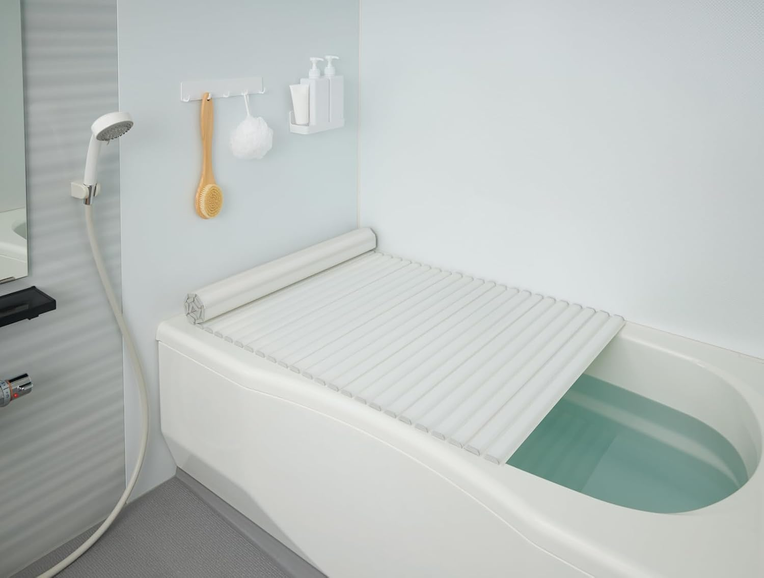 Mie Sangyo Lightweight Shutter Type Bath Lid, Product Size (Approx.) 31.5 X 56.7 Inches (80 X 142.5 Cm), White, Mildew Resistant, Made in Japan image number 2