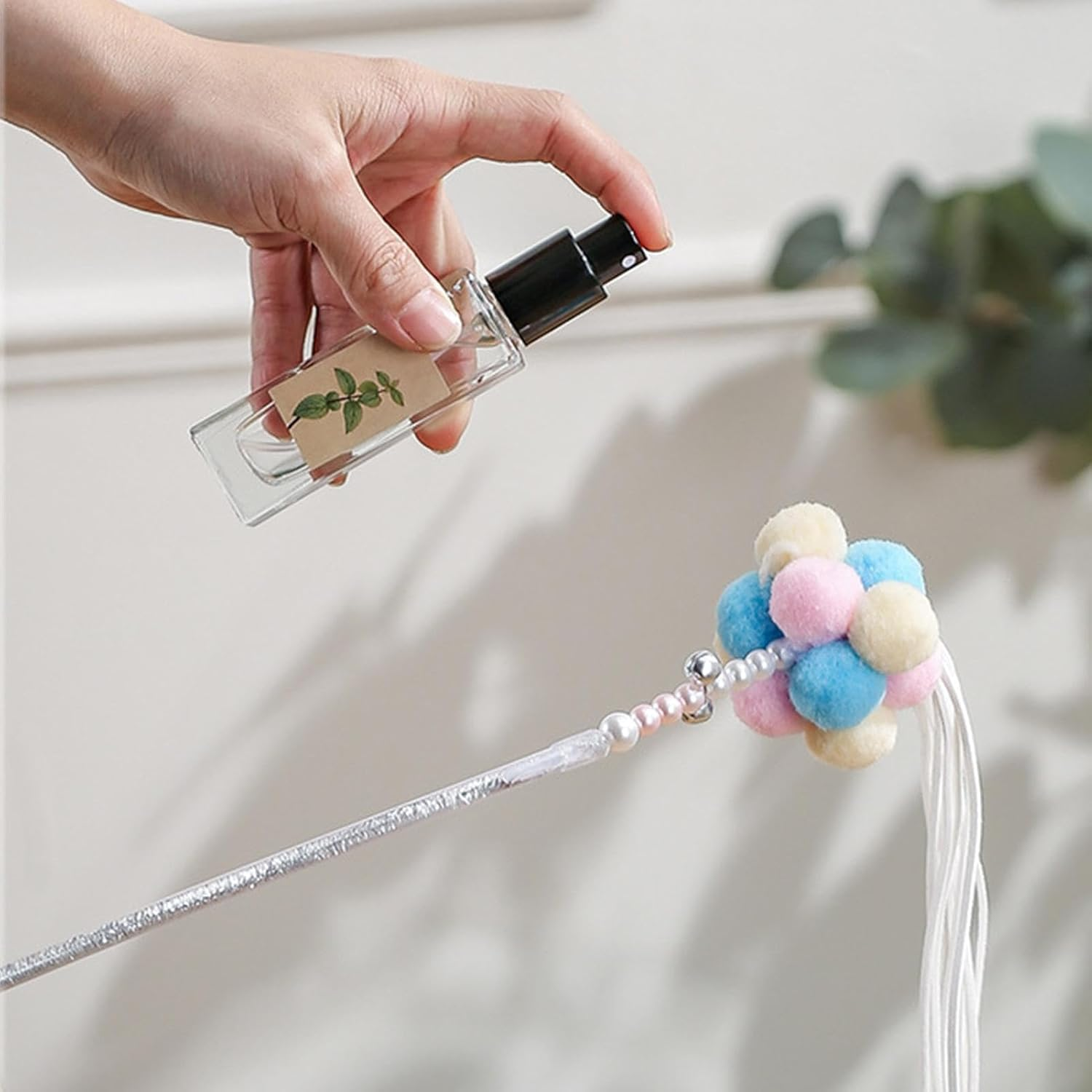 Catnip Spray for Cats,Catnip Attractant Spray - Training Aid Liquid Mist for Cats, Safe Scratching Spray Mist for Nest, Post, Toys image number 4