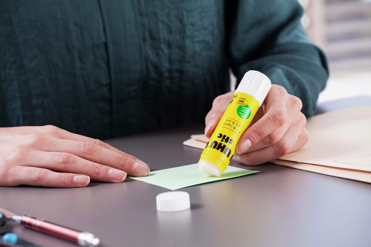UHU Solvent Free Carded Glue Stick 21 G, (33-50190) image number 2