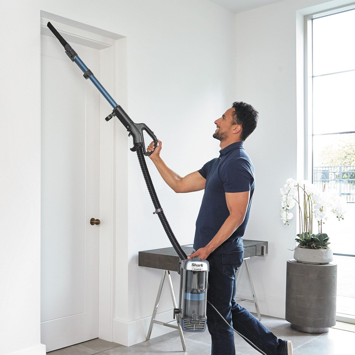 Shark Stratos XL Pet Pro Powered Lift-Away with Odour Neutraliser Technology, Navy, AZ913ANZ