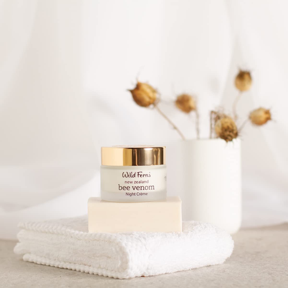 Wild Ferns Bee Venom Night Cr&egrave;me with Manuka Honey | Intense Rejuvenation, 47G image number 2