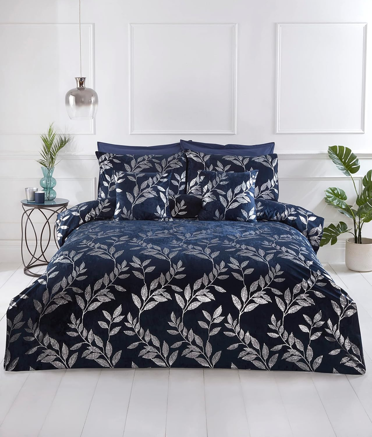 Rapport Home Navy Blue Bedding Set Elegant Floral Foil Printed Duvet Cover Set Super King Crushed Velvet Quilt Cover Set (260 X 220 Cm) image number 2