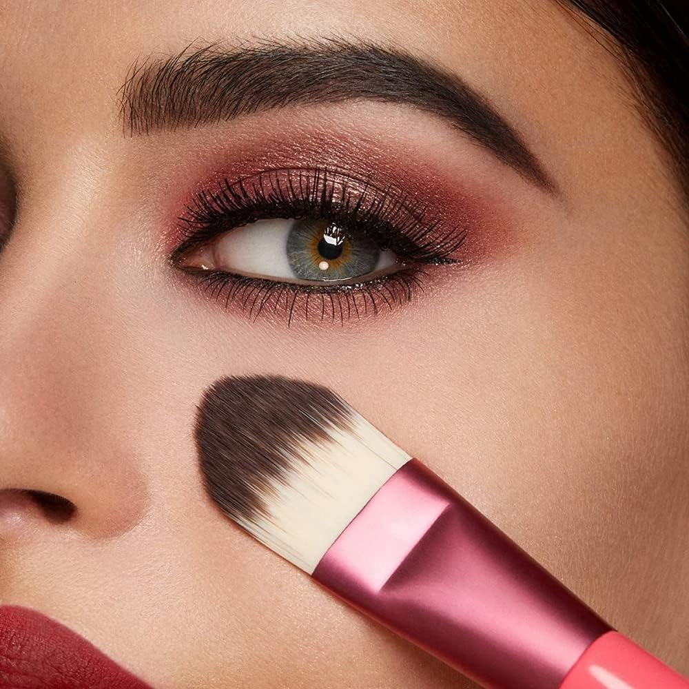 KIKO Milano Smart Foundation Brush 101 | Flat Brush with Synthetic Fibres, for Applying Fluid or Cream Foundation