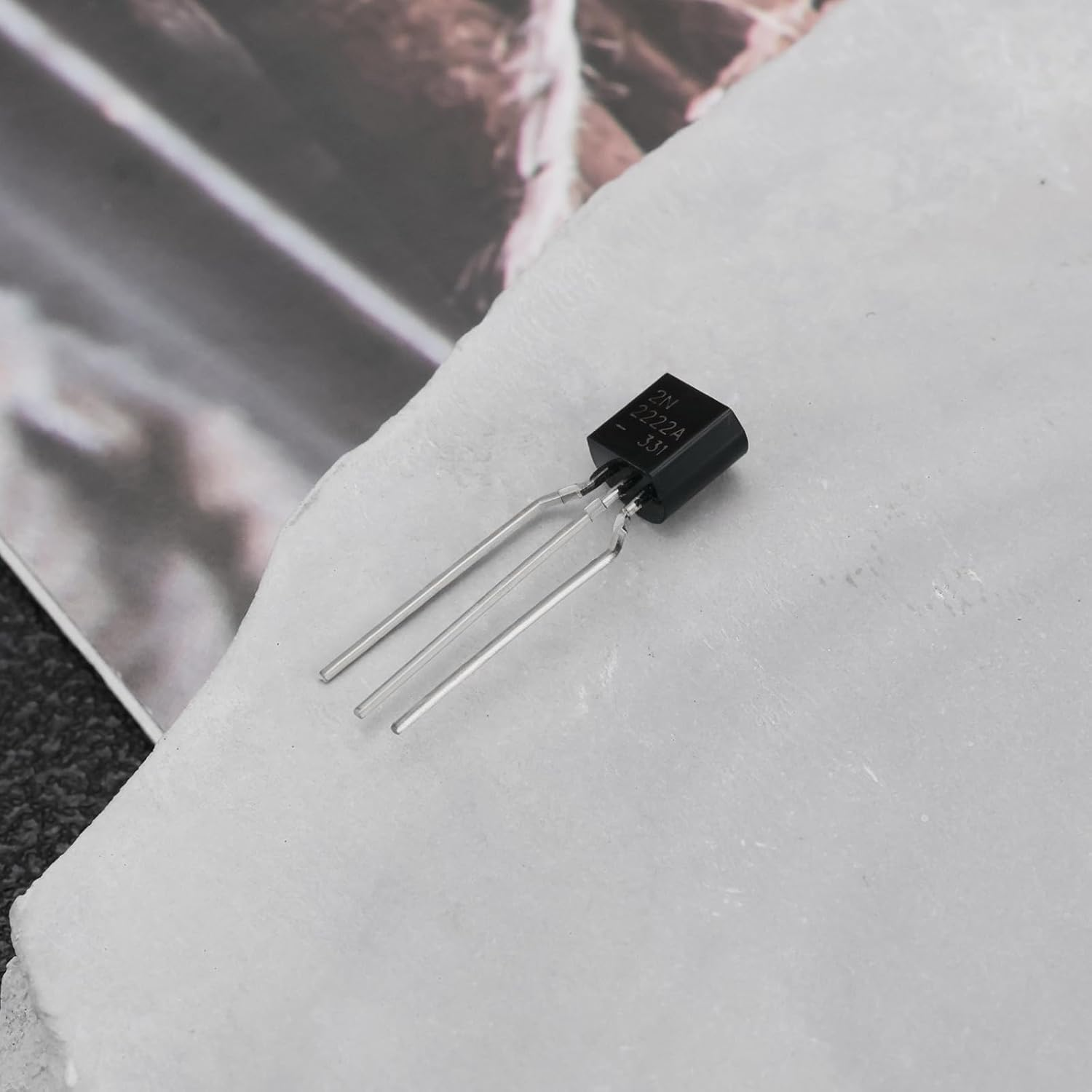 SING F LTD 100Pcs Plastic-Encapsulate Power Transistor NPN 2N2222A 2N2222 40V 0.6A 0.625W TO92 Compatible with Arduinos Compatible with R-Aspberry Pi Black image number 3