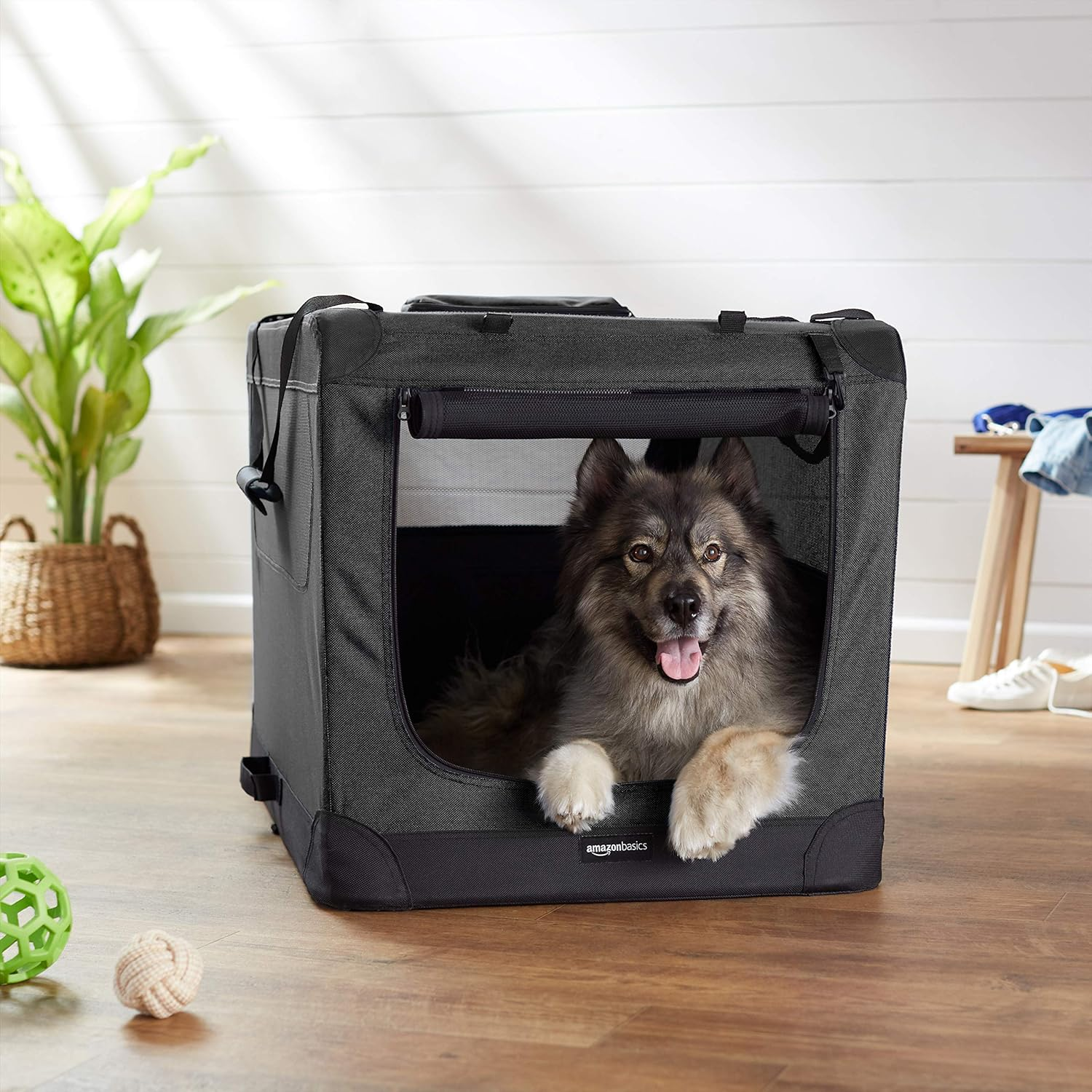 Amazon Basics Folding Portable Soft Pet Dog Crate Carrier Kennel - 91 X 60 X 61 Centimeters, Black image number 4
