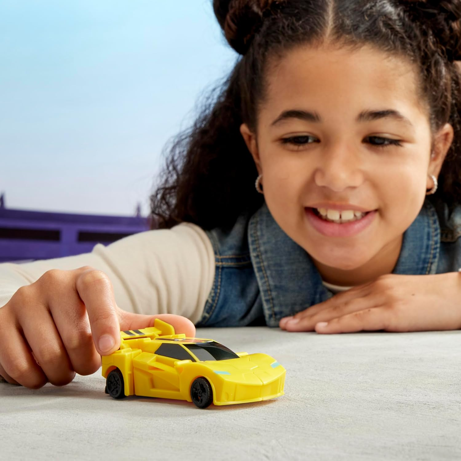 Transformers Earthspark 1-Step Smash Changers Bumblebee 4-Inch Action Figure, Robot Toys for Boys and Girls 6 and Up image number 3