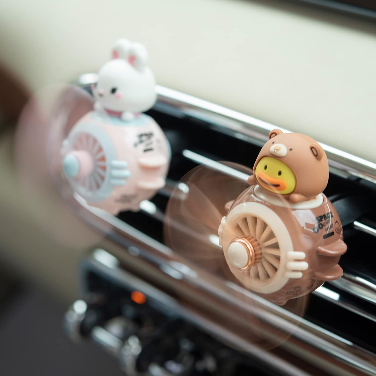 Car Air Fresheners Pilot Rabbit Cute Car Diffuser Rotating Propeller Cartoon Automotive Air Outlet Fan Creative Car Perfume Decoration Automotive Air Fresheners for Cars (Pilot Rabbit)