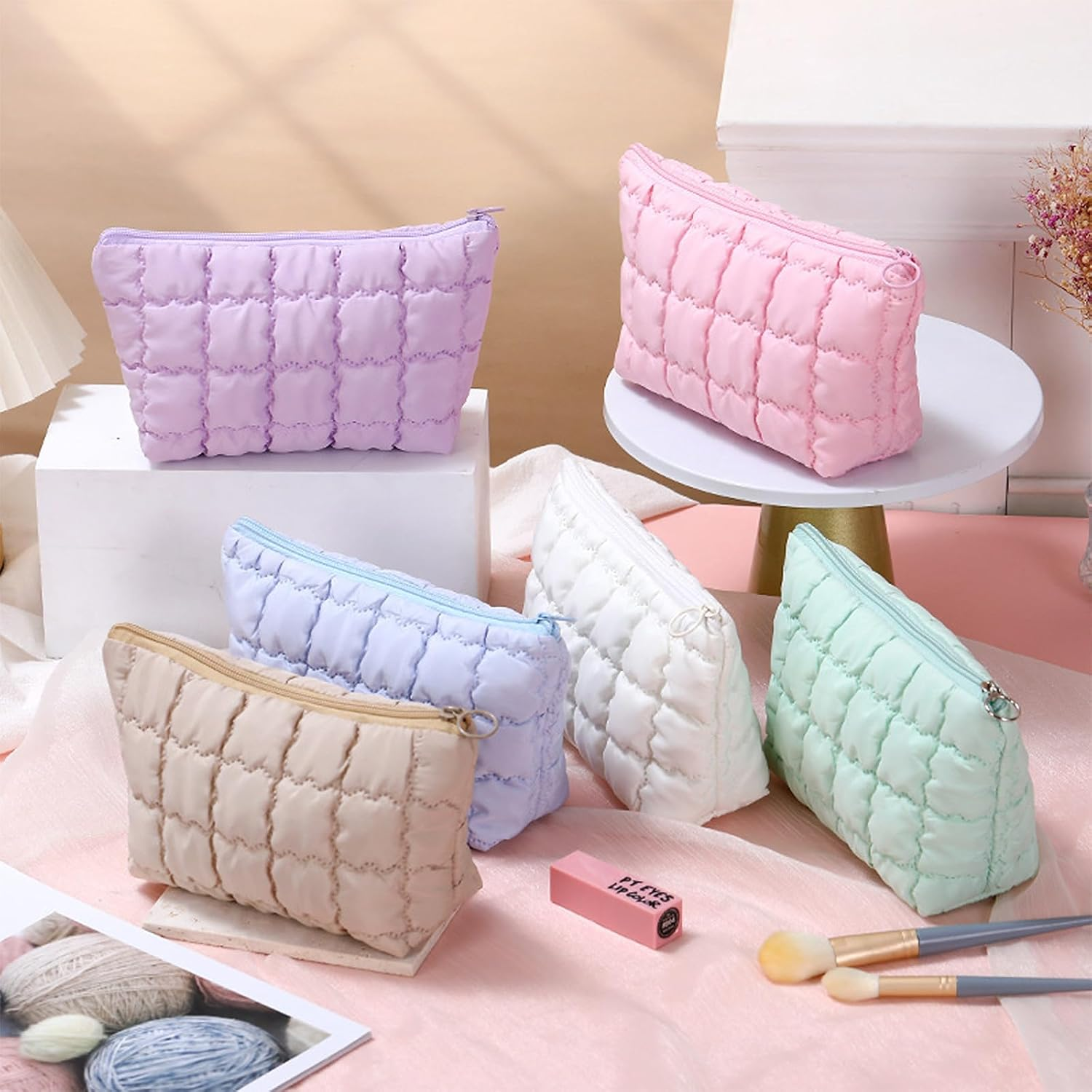 Puffy Makeup Bag Quilted Makeup Bag Cute Checkered Cosmetic Bag for Women Travel Toiletry Bag Puffer Makeup Pouch Puffy Purse Pouch Preppy Makeup Organizer Pencil Case with Zipper(Black)