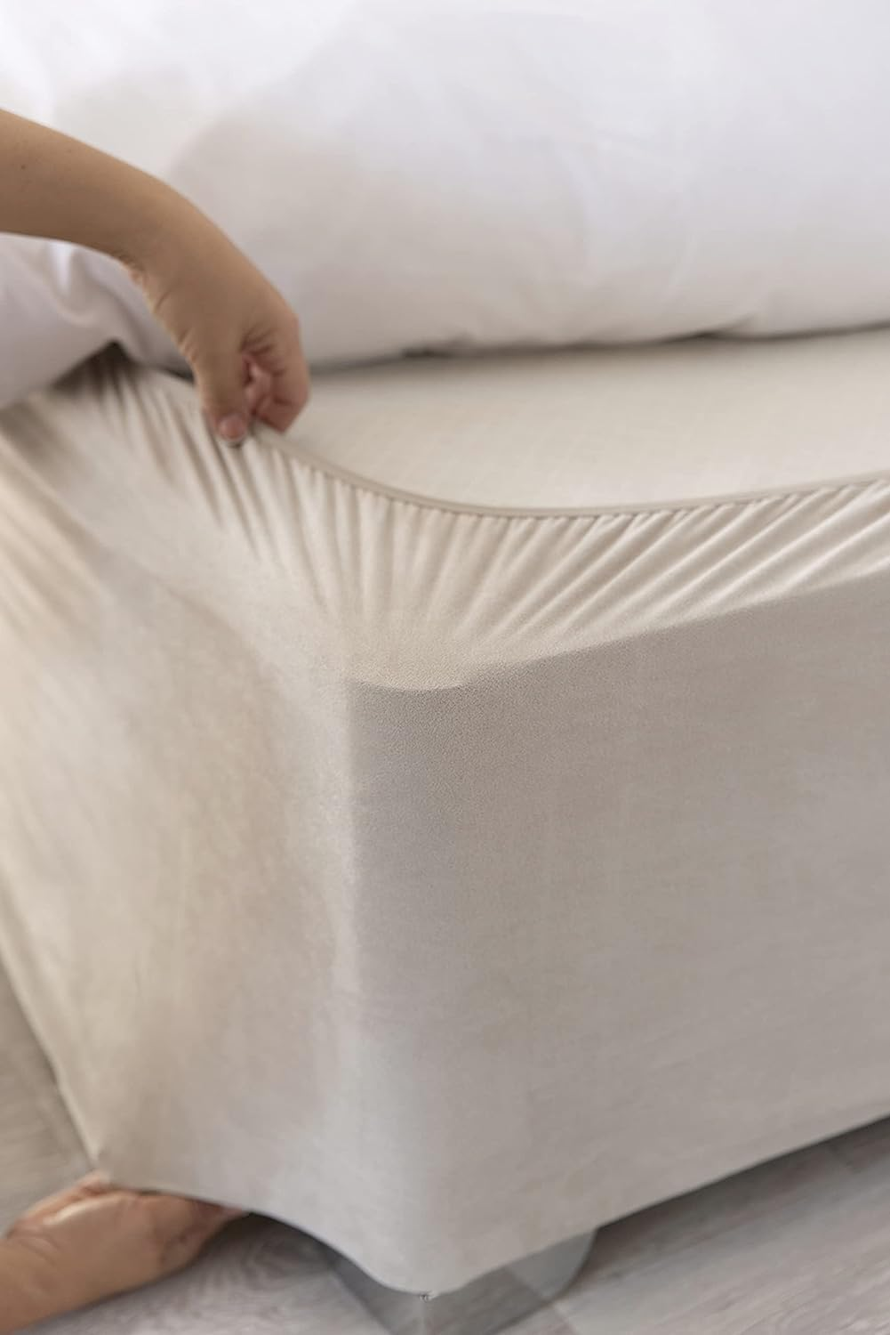 Belledorm Box Spring Cover - Transform Your Bed with This Fully Elasticated Faux Suede & Stretch Wrap-Around 4 Sides Bed Skirt (Linen, King/Cal King/Olympic Queen)