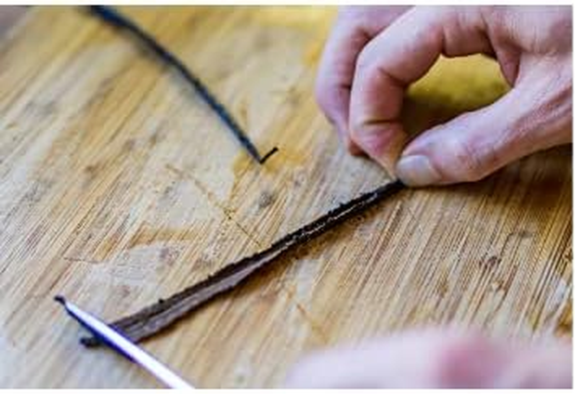 Premium Bourbon Vanila Beans Grade a - 3 Long Beans in Transparent Tube image number 6