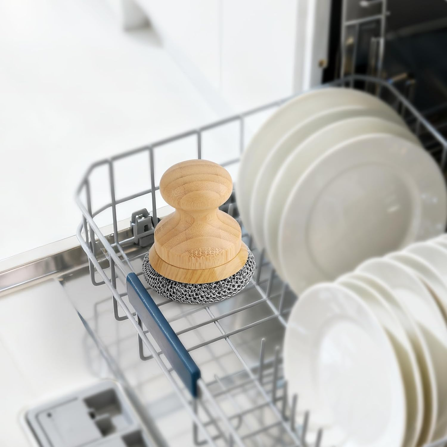 Beeptrum Cast Iron Scrubber and Scraper,Chain Mail Cleaner with Bamboo Handle & Draining Tray,316 Stainless Steel Brush for Cleaning Pots,Pans,Wok,Bakeware,Griddles, Grills,Dishes (Small Chain Mail) image number 4