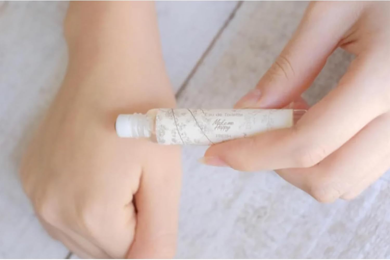 Canmake Make Make Me Happy Eau De Toilette, Momo Oolong 0.3 Fl Oz (8 Ml) Fragrance, Peach, White Peach Oolong Tea image number 2