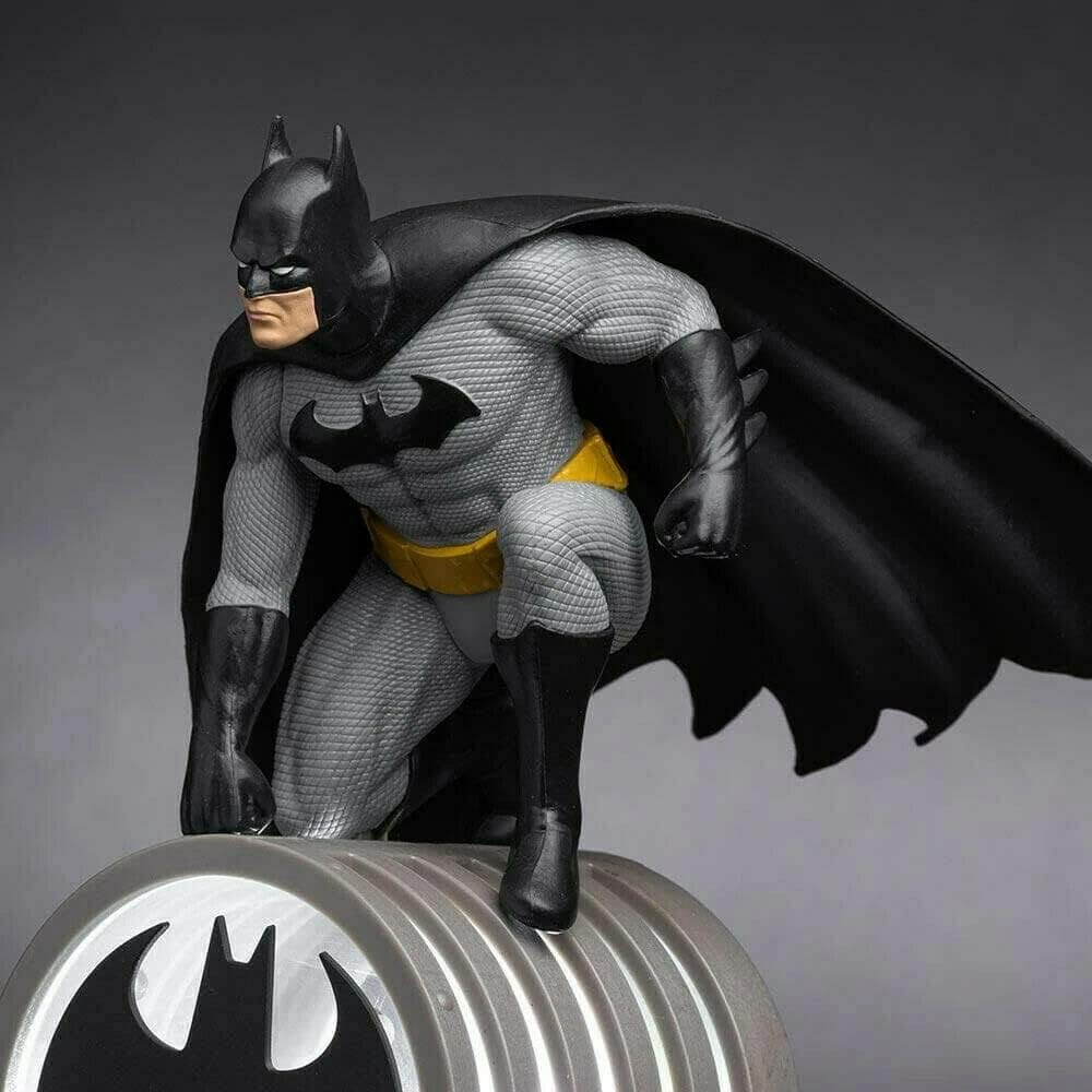 Paladone Batman Figurine Light - Officially Licensed DC Super Heroes Decor and Gift, Collectible Display Lamp Must Have for DC Comic Fans, USB Powered 27&rdquo; LED Light image number 4