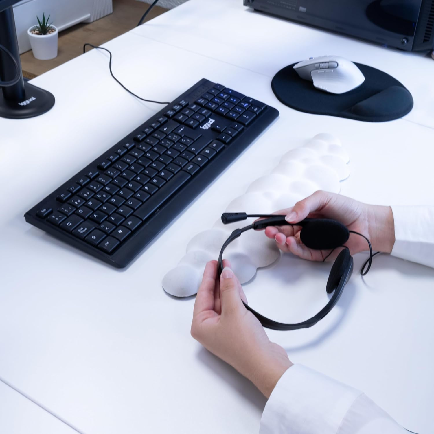 Iggual - Headphones with 90&ordm; Rotating Microphone and 1.8 M Cable with 2 X 3.5 Mm Jack Connections, Including Volume Control Wheel image number 4