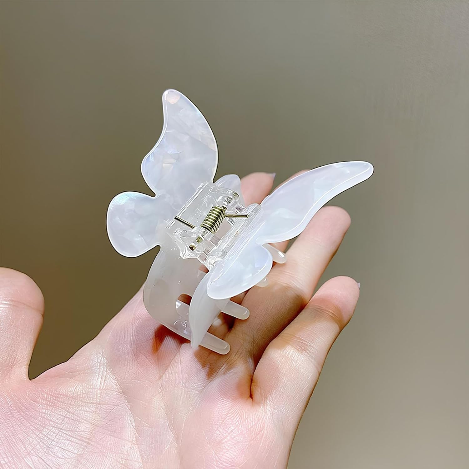 Pyuyan Pack of 4 Medium Butterfly Hair Clips, Butterfly Hair Clips, Women'S Acrylic Hair Clips, Butterfly Hair Clips, for Women, Girls, Pack of 4 image number 3