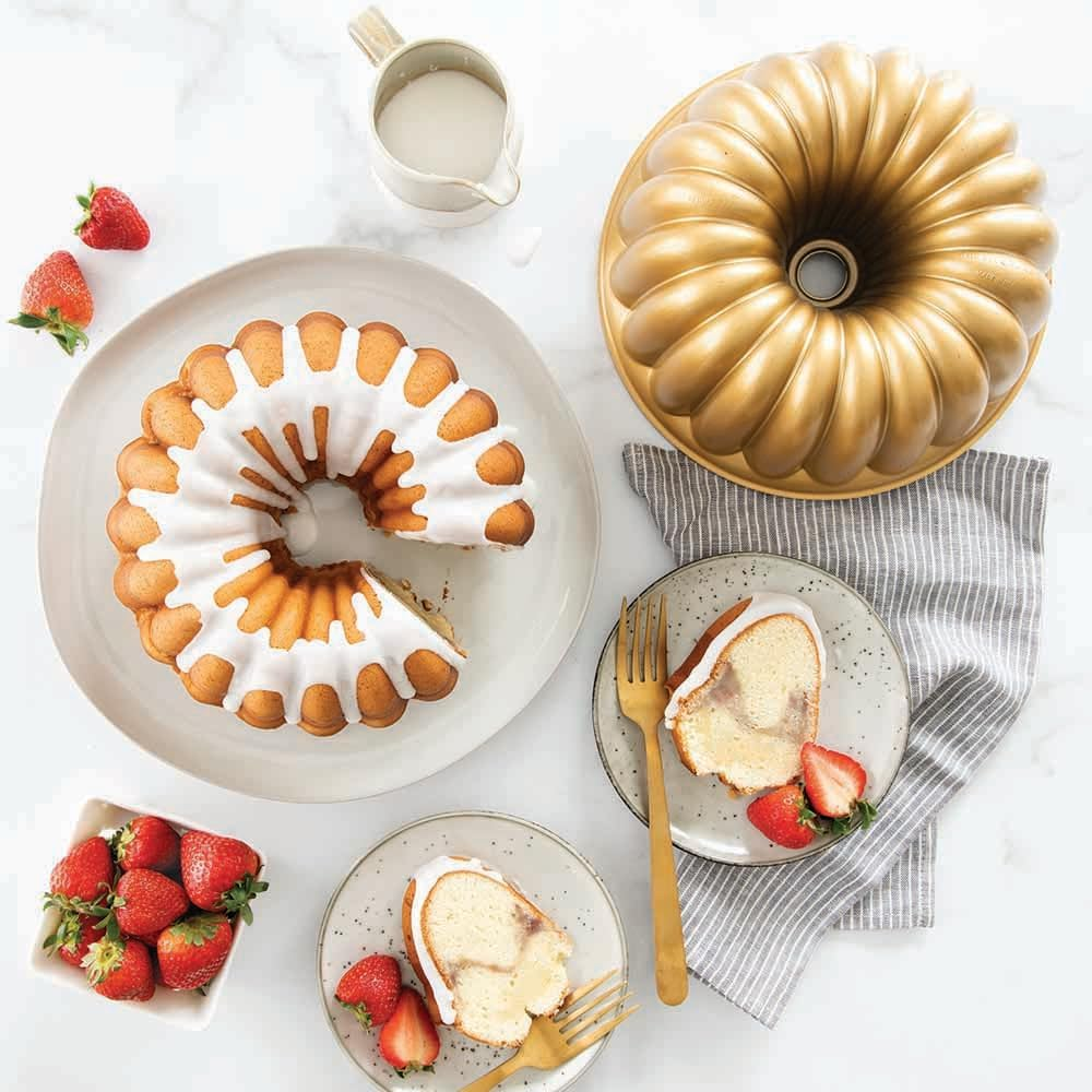 Nordic Ware USA Elegant Party Cast Aluminium Bundt Pan, Gold, 23.5 X 24 X 9.5 Cm image number 2