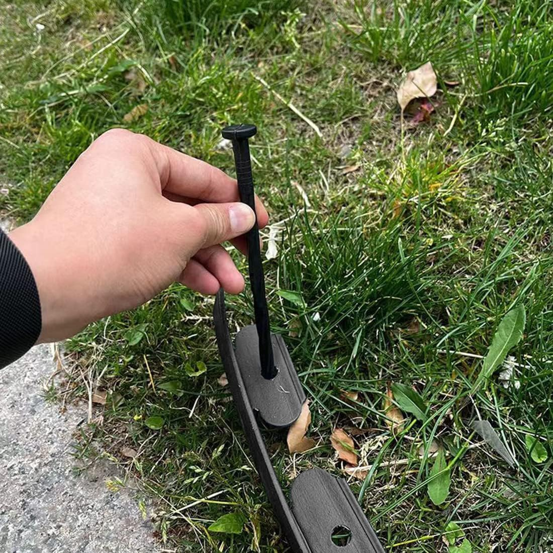 Flexible Garden Edging Borders 33Ft,Landscape Edging [Extra Tall 4IN High] Mini Plastic Fence with 30Pcs Stakes,Lawn Edging Kit No Dig for Yard Flowerbeds,Grass (Black) image number 3